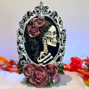 Halloween spooky 15.5x9 resin Skeleton Woman Cameo Frame Wall Decor
